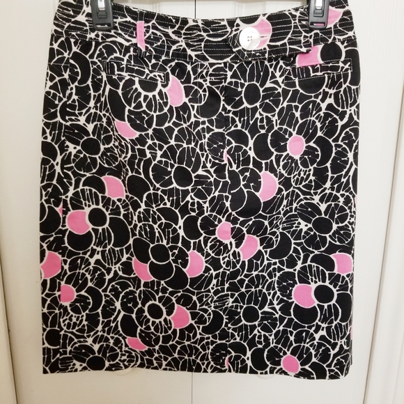 Abstract, Pink & Black Skirt - Picture 5 of 7